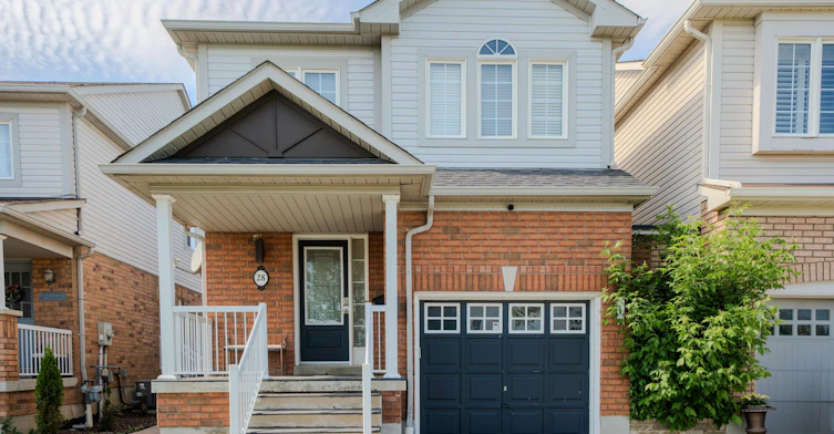 Upper-28 Samandria Avenue, Whitby, ON, L1R 2Z7