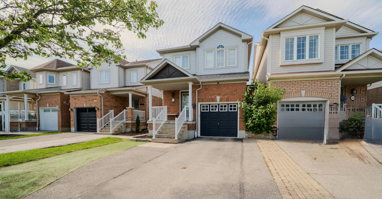 Upper-28 Samandria Avenue, Whitby, ON, L1R 2Z7 - 2