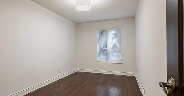 25 Love Crescent, Toronto, ON, M4E 1V6 - 14