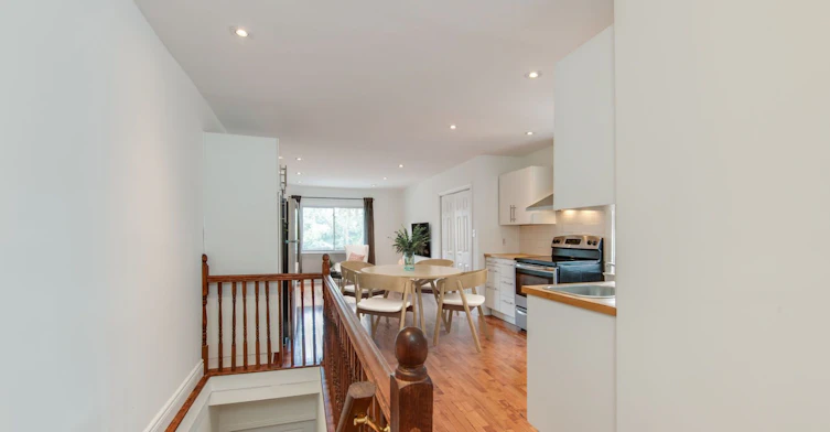 Upper-2066 Gerrard Street E, Toronto, ON, M4E 2B5
