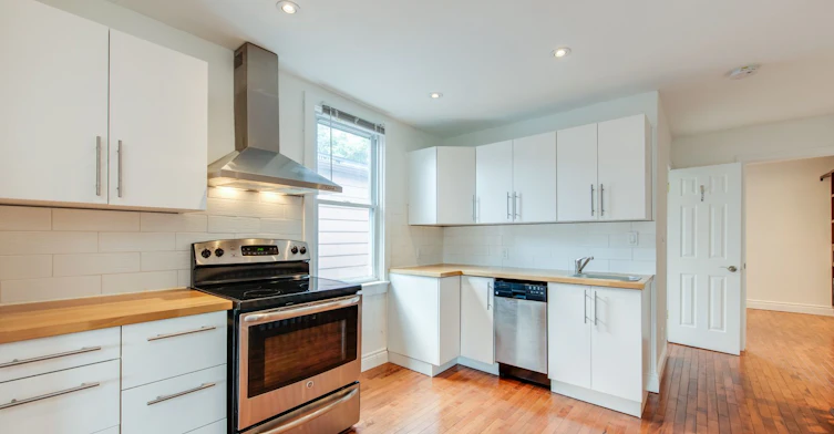 Upper-2066 Gerrard Street E, Toronto, ON, M4E 2B5 - 6