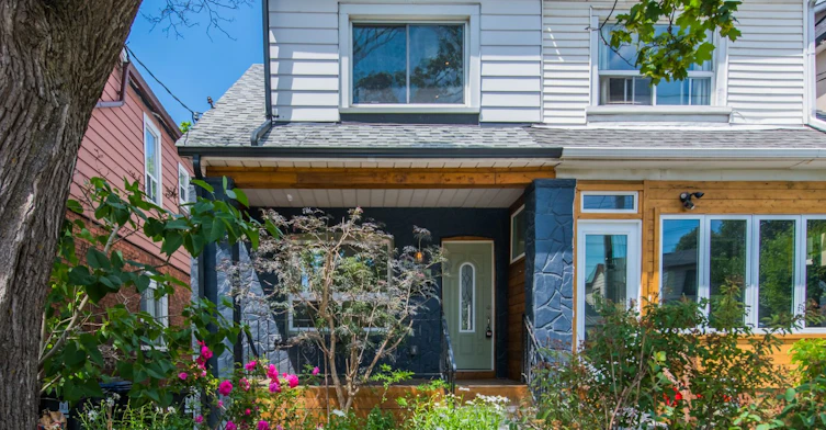 Upper-2066 Gerrard Street E, Toronto, ON, M4E 2B5 - 12