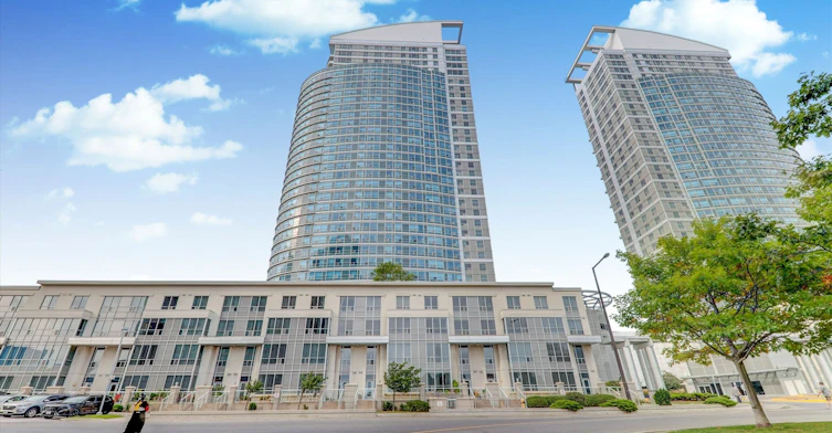 Th307-36 Lee Centre Drive, Toronto, ON, M1H 3J1