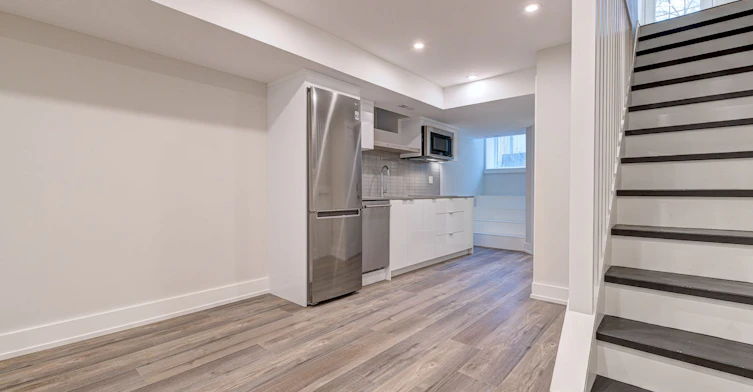 B-924 Broadview Avenue, Toronto, ON, M4K 2R1