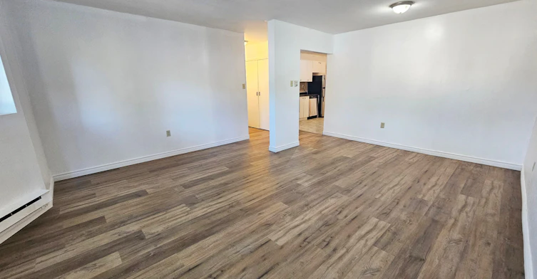 2-10 Ivy Avenue, Toronto, ON, M4L 2H7 - 5