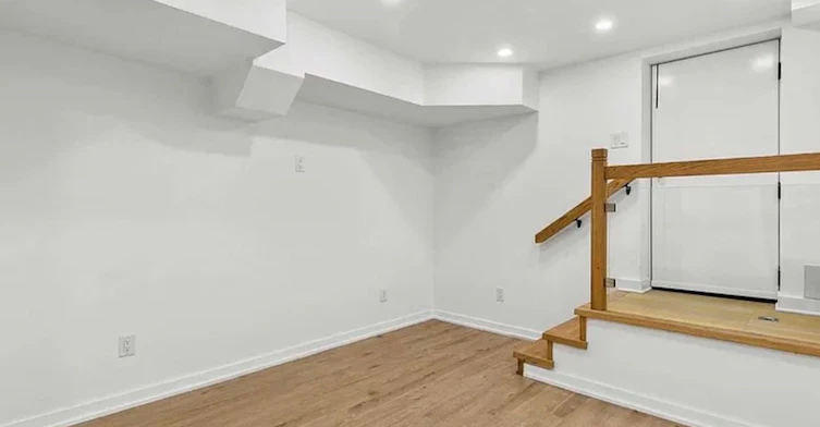 386 Coxwell Avenue, Toronto, ON, M4L 3B7 - 24