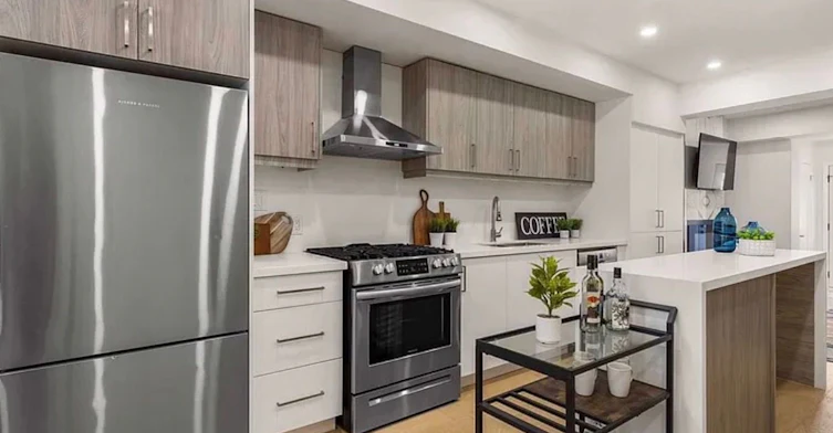 386 Coxwell Avenue, Toronto, ON, M4L 3B7 - 11