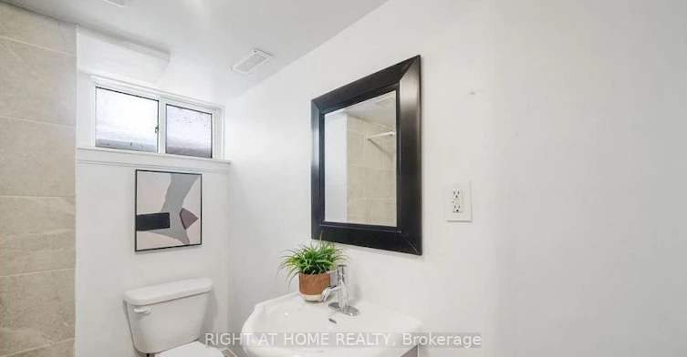 Lower-484 Phillip Murray Avenue, Oshawa, ON, L1J 1H5 - 10