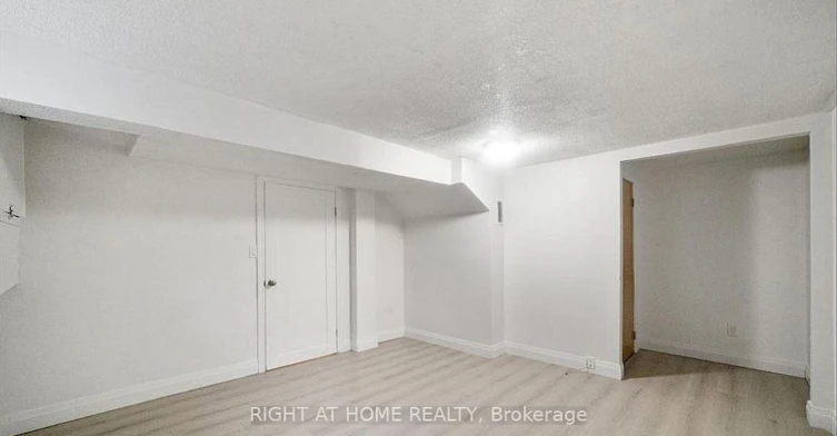 Lower-484 Phillip Murray Avenue, Oshawa, ON, L1J 1H5 - 8
