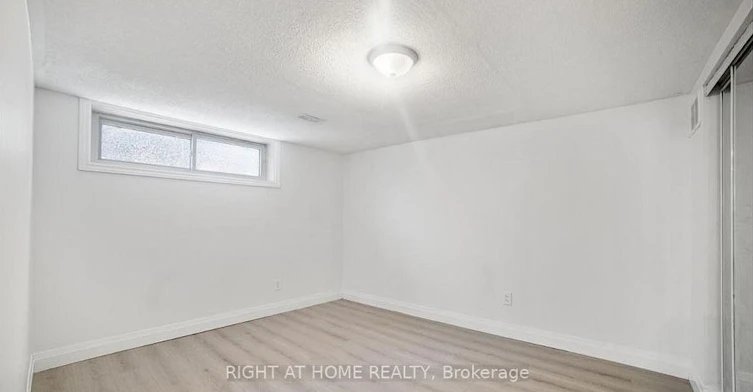Lower-484 Phillip Murray Avenue, Oshawa, ON, L1J 1H5 - 5