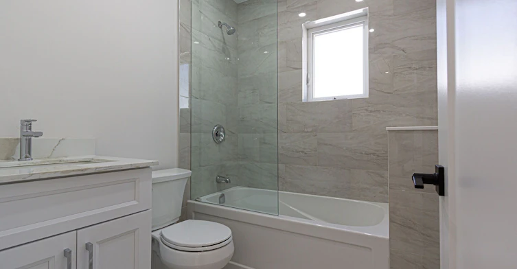 Main Fl-961 Victoria Park Avenue, Toronto, ON, M4B 2J4 - 11