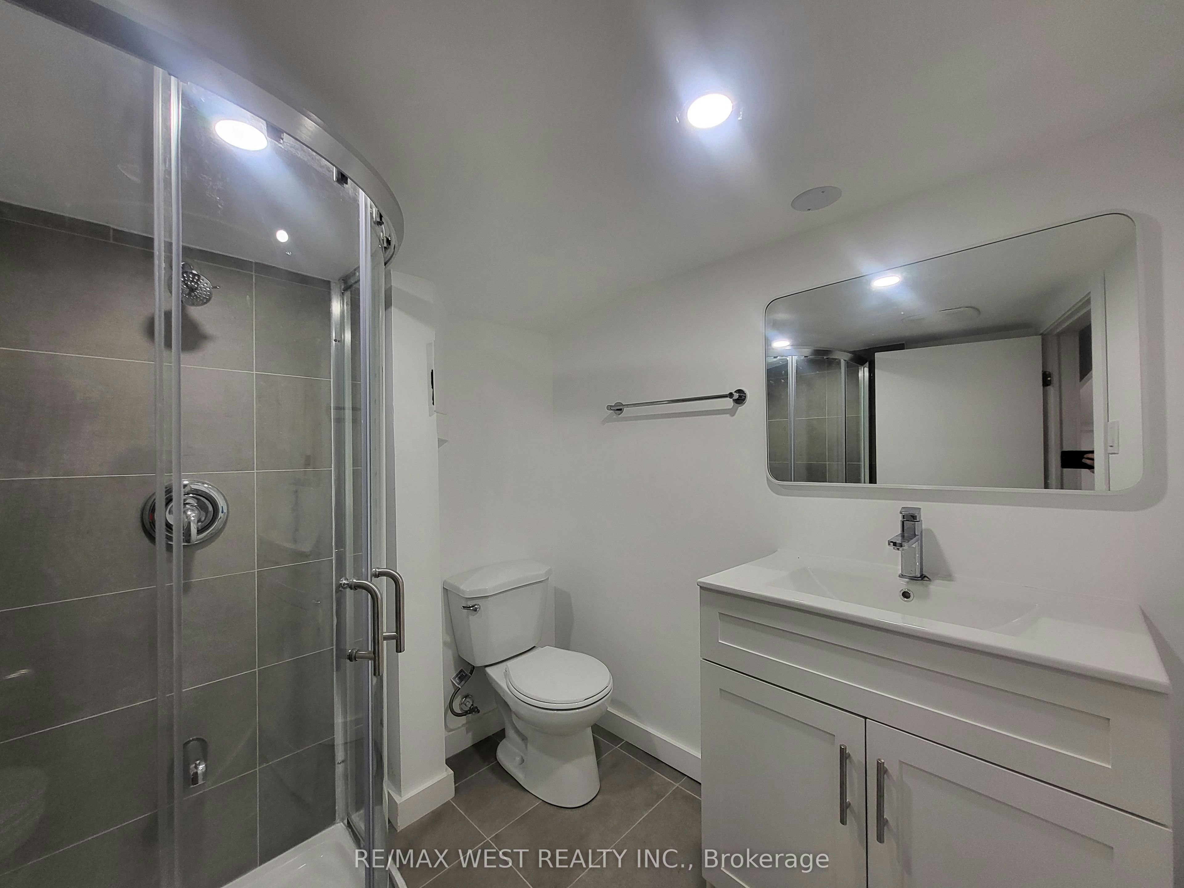 Lower-975 Broadview Avenue, Toronto, ON, M4K 2R9 - 7