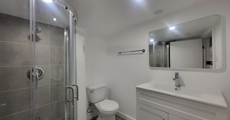 Lower-975 Broadview Avenue, Toronto, ON, M4K 2R9 - 7