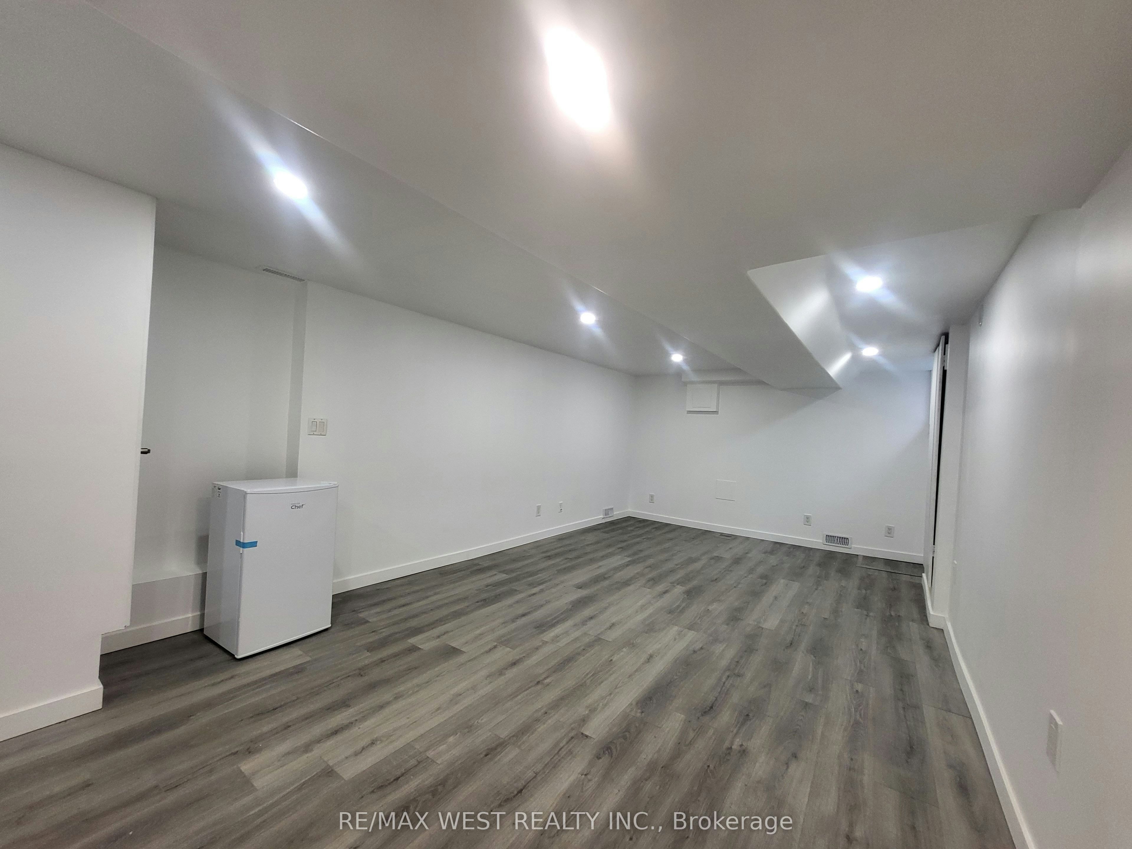 Lower-975 Broadview Avenue, Toronto, ON, M4K 2R9 - 2
