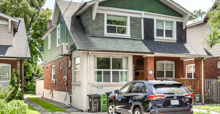 Lower-975 Broadview Avenue, Toronto, ON, M4K 2R9