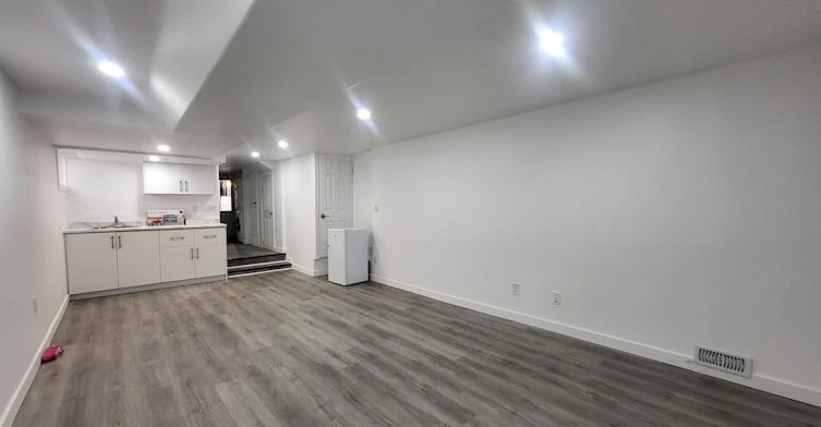 Lower-975 Broadview Avenue, Toronto, ON, M4K 2R9