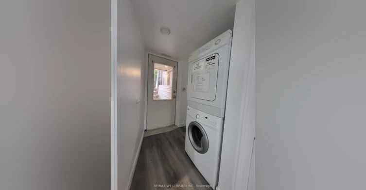 Lower-975 Broadview Avenue, Toronto, ON, M4K 2R9 - 6