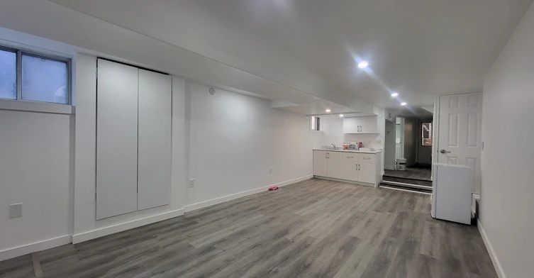 Lower-975 Broadview Avenue, Toronto, ON, M4K 2R9 - 5