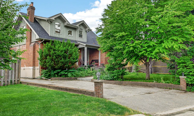 10 Highcliff Crescent
