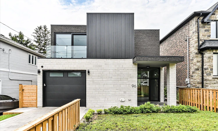96 Squires Avenue