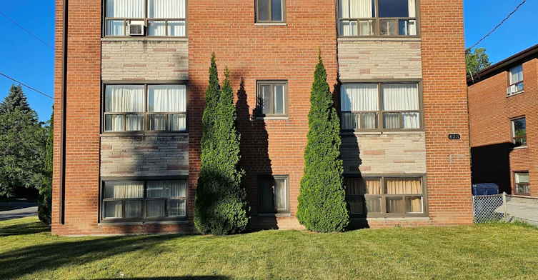 5-423 Pharmacy Avenue, Toronto, ON, M1L 3G5 - 2