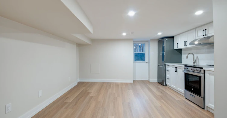 Lower-3 Muriel Avenue, Toronto, ON, M4J 2X8 - 4