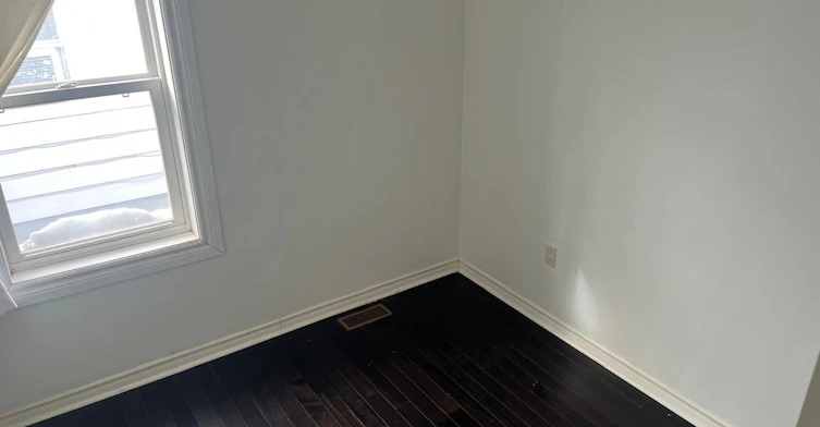 220 Holborne Avenue, Toronto, ON, M4C 2R9 - 9