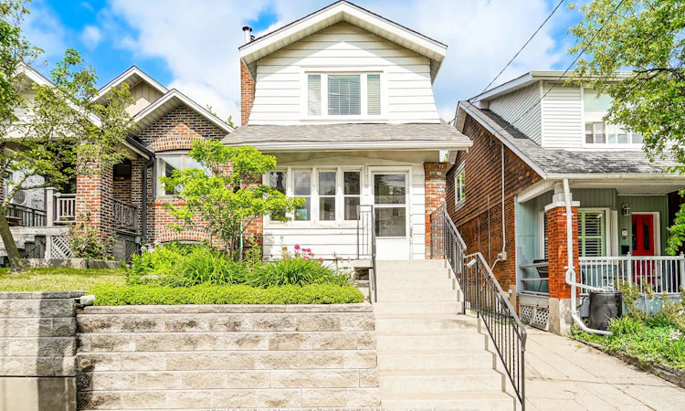 31 Woodmount Avenue