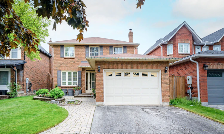 6 Hawkins Crescent