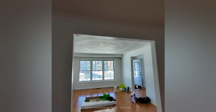 45 Sandown Avenue, Toronto, ON, M1N 3W1 - 2