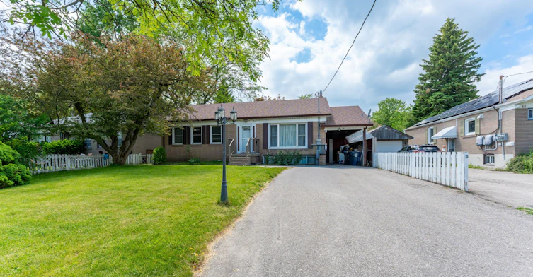 Lower-14 Lawndale Road, Toronto, ON, M1M 3R6