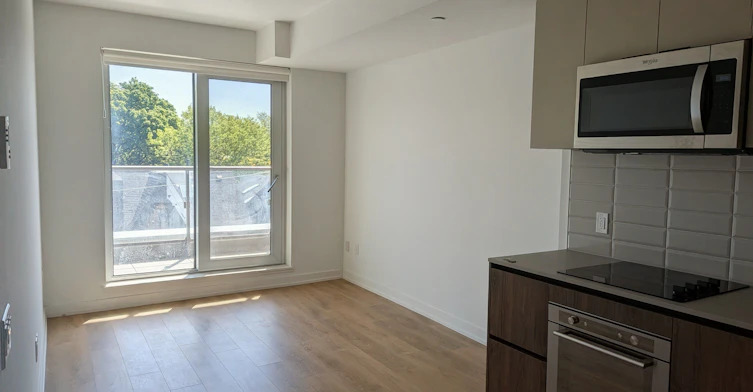 437-150 Logan Avenue, Toronto, ON, M4M 0E4 - 7