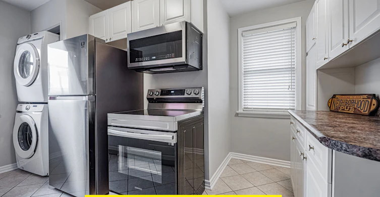 Main-443 Emerald Avenue, Oshawa, ON, L1J 1K3 - 10