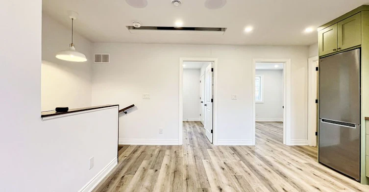 Laneway Apt-340 Main Street, Toronto, ON, M4C 4X7 - 4