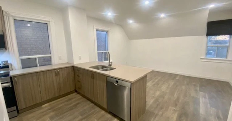 Upper-19 Luttrell Avenue, Toronto, ON, M4C 5E2 - 4