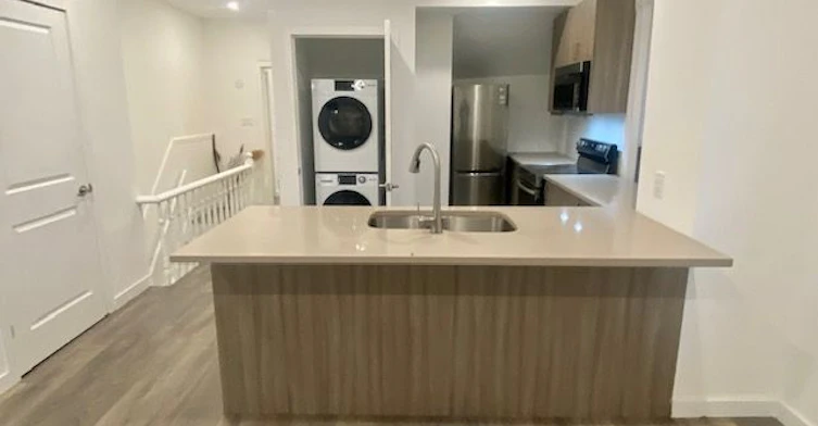 Upper-19 Luttrell Avenue, Toronto, ON, M4C 5E2 - 3
