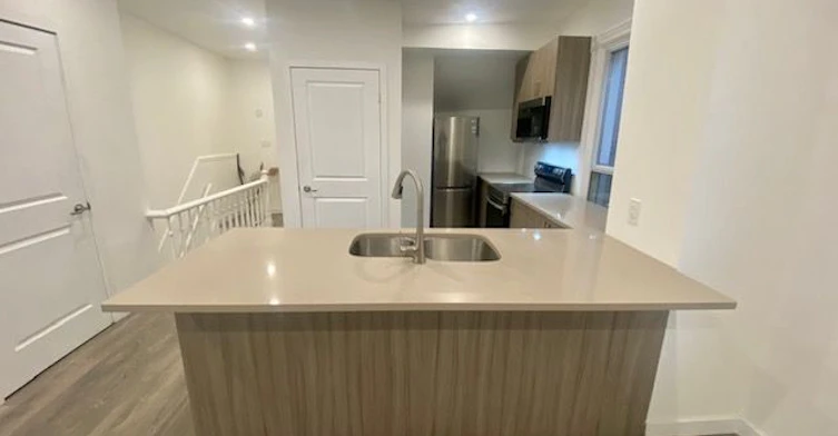 Upper-19 Luttrell Avenue, Toronto, ON, M4C 5E2 - 2