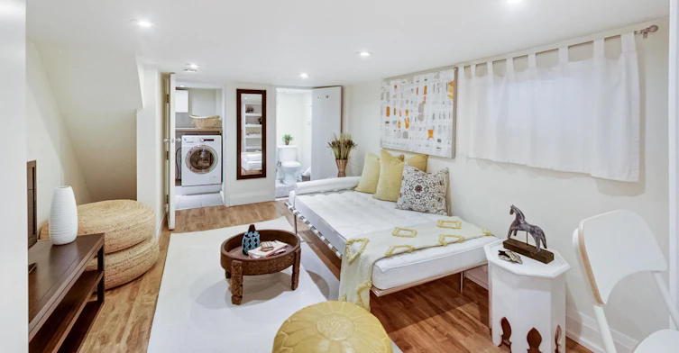 Lower-6 King Edward Avenue, Toronto, ON, M4C 5J6 - 3