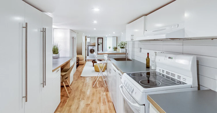 Lower-6 King Edward Avenue, Toronto, ON, M4C 5J6