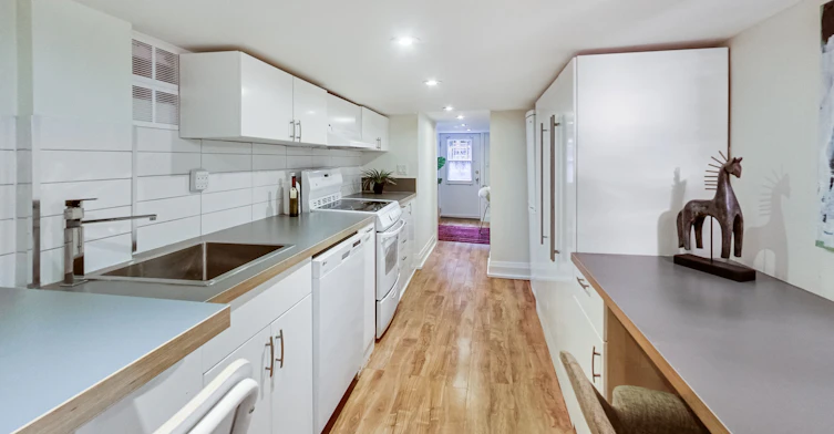 Lower-6 King Edward Avenue, Toronto, ON, M4C 5J6 - 5