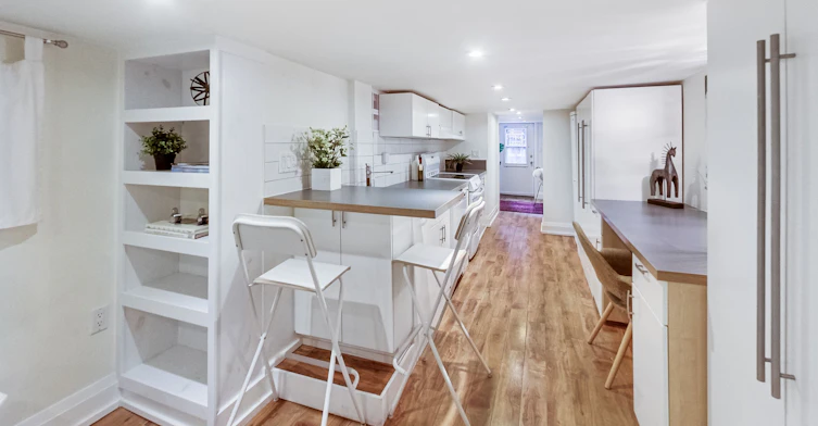 Lower-6 King Edward Avenue, Toronto, ON, M4C 5J6 - 4
