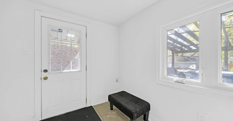 111 Elgin Street W, Oshawa, ON, L1G 1S5 - 4
