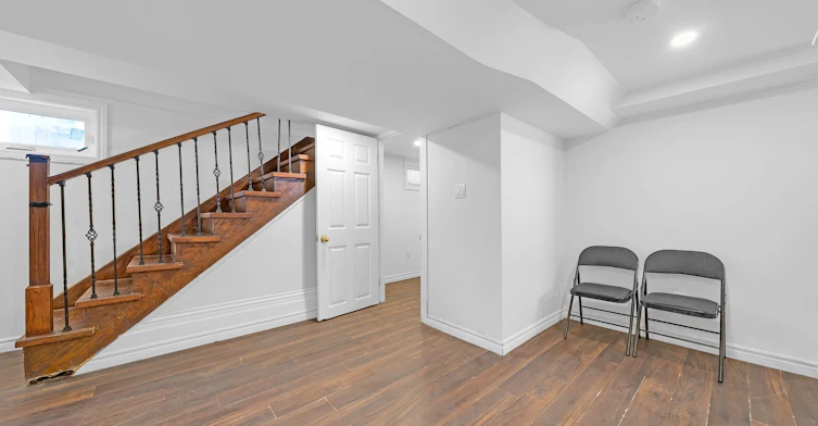 111 Elgin Street W, Oshawa, ON, L1G 1S5 - 6
