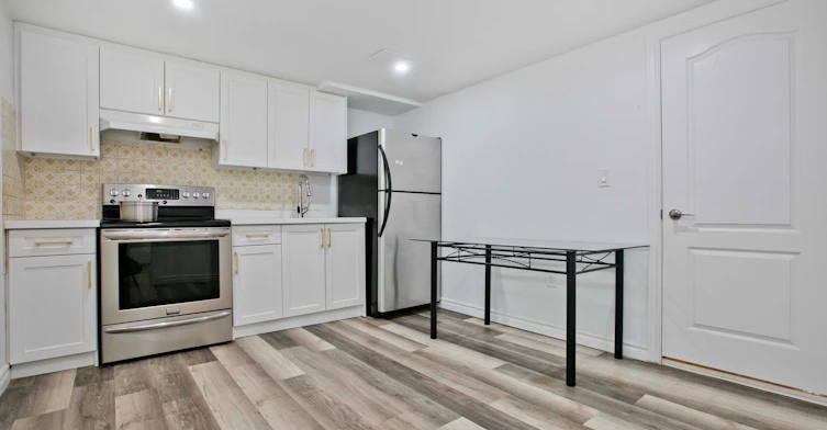 Lower-207 Fairglen Avenue, Toronto, ON, M1W 1A9 - 6