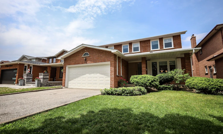 34 Raynes Crescent