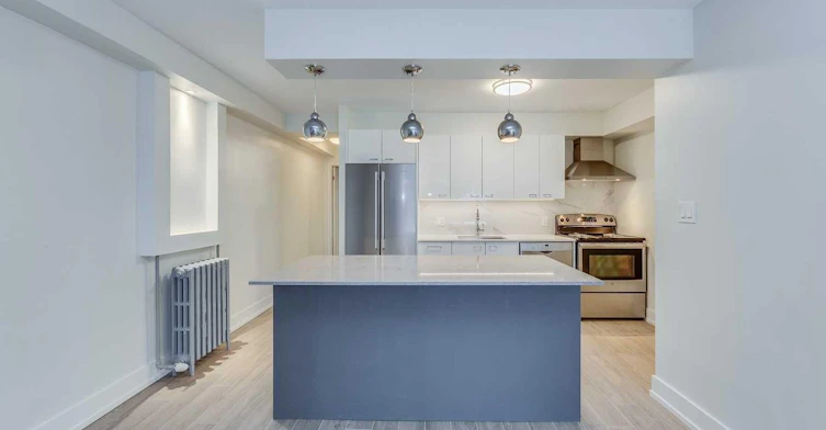 2-1089 Broadview Avenue, Toronto, ON, M4K 2S4