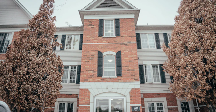 307-90 Aspen Springs Drive, Clarington, ON, L1C 5N4