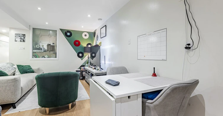 669 Woodbine Avenue, Toronto, ON, M4E 2J3 - 11