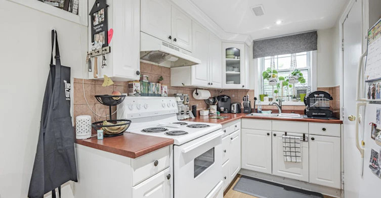 669 Woodbine Avenue, Toronto, ON, M4E 2J3 - 7