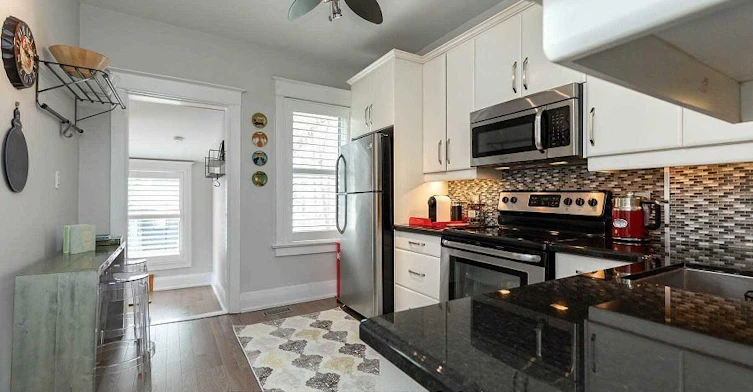 639 Mortimer Avenue, Toronto, ON, M4C 2J9